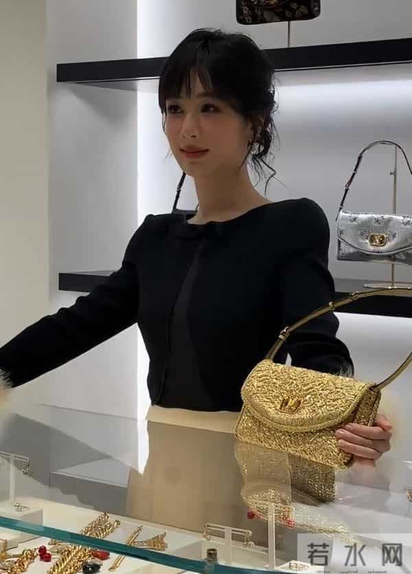 《家业》主演同框:杨紫天鹅颈,韩东君脖短脸圆,卷毛被嘲像大妈