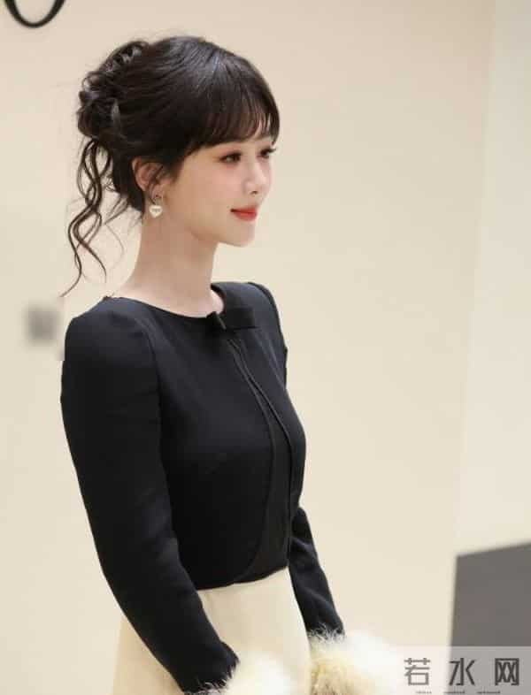 《家业》主演同框:杨紫天鹅颈,韩东君脖短脸圆,卷毛被嘲像大妈