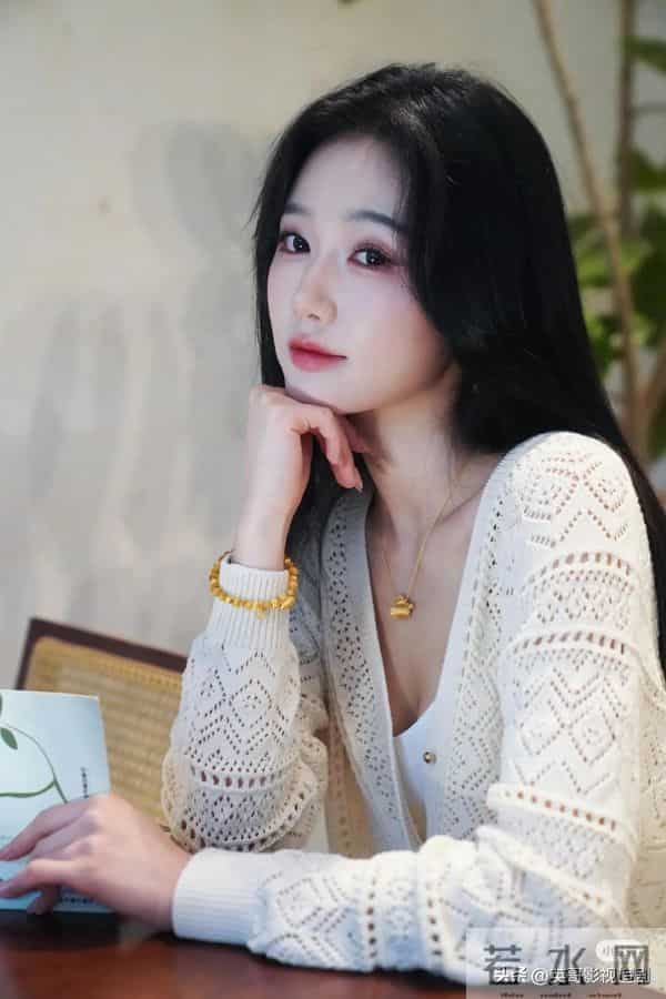 看不下去了！短剧十大人气女神重新洗牌，她凭啥碾压郭宇欣排第一