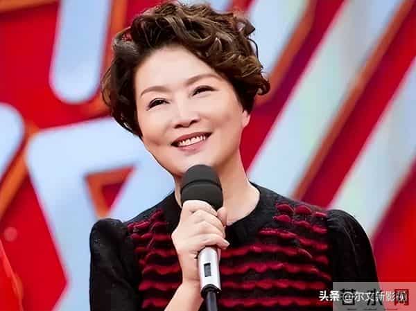 《大生意人》：朱茵饰演的古母，和《四喜》里的强势婆婆判若两人