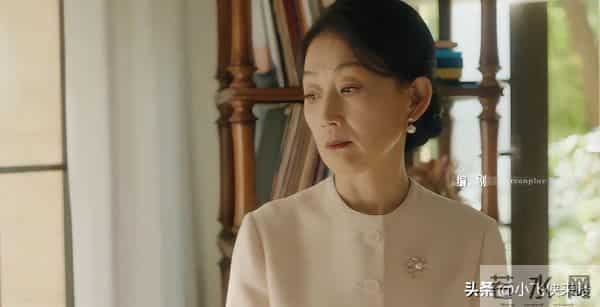 眼神呆滞,面部僵硬,身材干瘪,钟汉良也带不动她