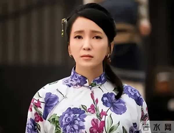 她长得漂亮，演技好，父母却一个瘫痪，一个截肢，丈夫将她宠成宝