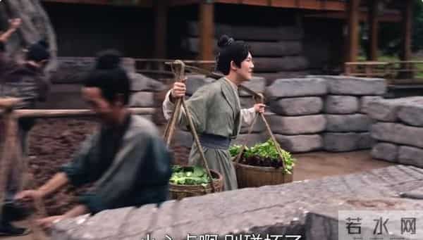 杨志刚儿子可惜了，家里条件给创造的很好，就是自身长相有点差！