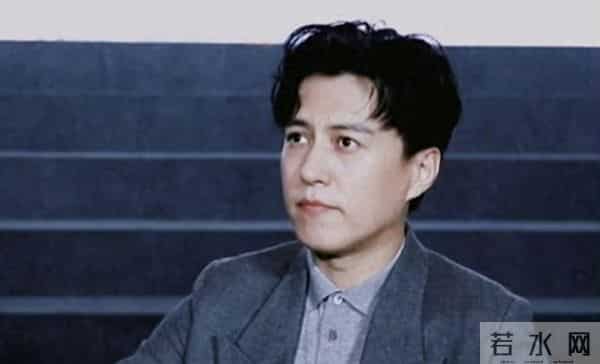 靳东为啥让中年女性疯狂，他满足了女人对理想伴侣的所有幻想