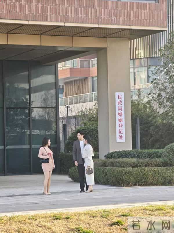 女演员雪地打颤，剧组无动于衷，观众不干了