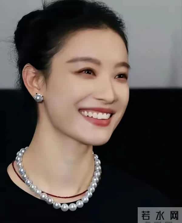 又美又纯，却比所有人都狠，37岁事业爱情双丰收！