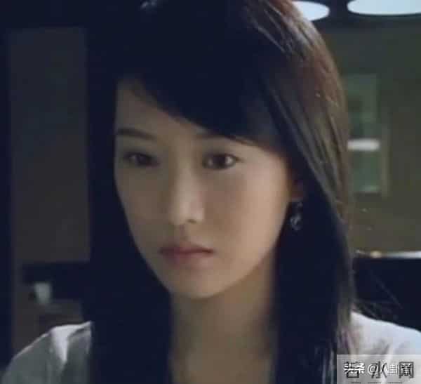 现在看海藻长得真的很绝 薄薄的像白开水一样的长相 导演选角太超前