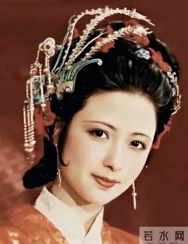 难怪王扶林导演非把她“化丑”,当年她太漂亮了,欧阳奋强不敢看