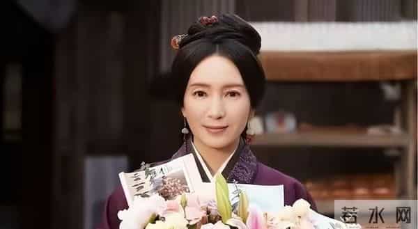 她长得漂亮，演技好，父母却一个瘫痪，一个截肢，丈夫将她宠成宝