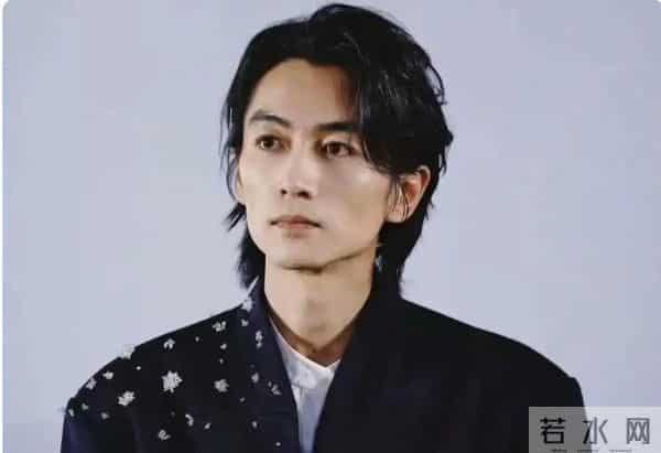 陈晓为角色瘦到脸颊凹陷,陈妍希新剧秀甜蜜,离婚后新作奇妙撞期