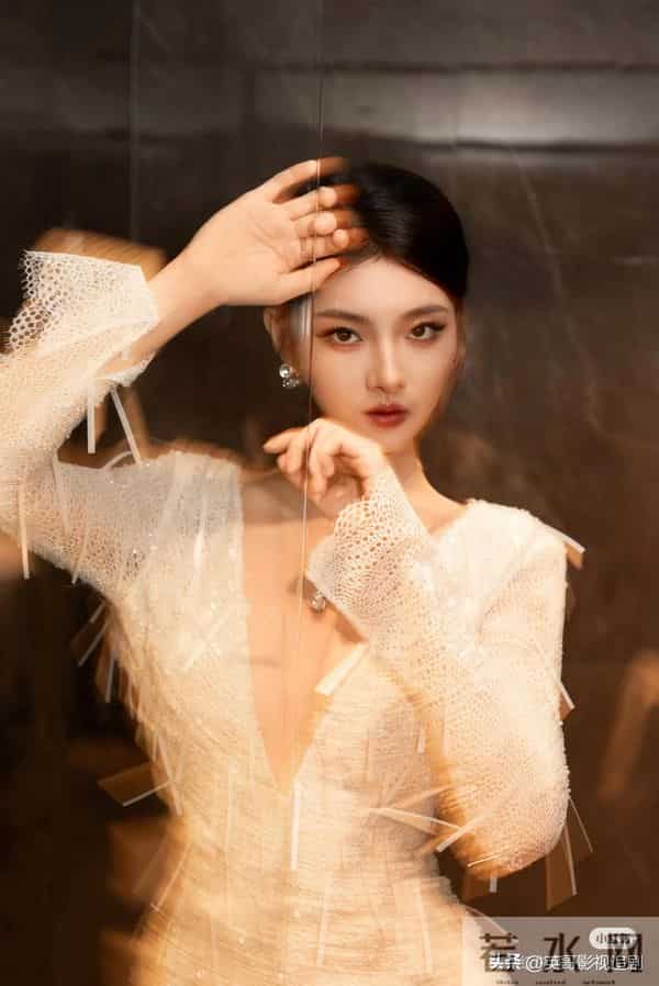 短剧十大美女彻底洗牌，颜值黑马横空出世，比郭宇欣美得更高级