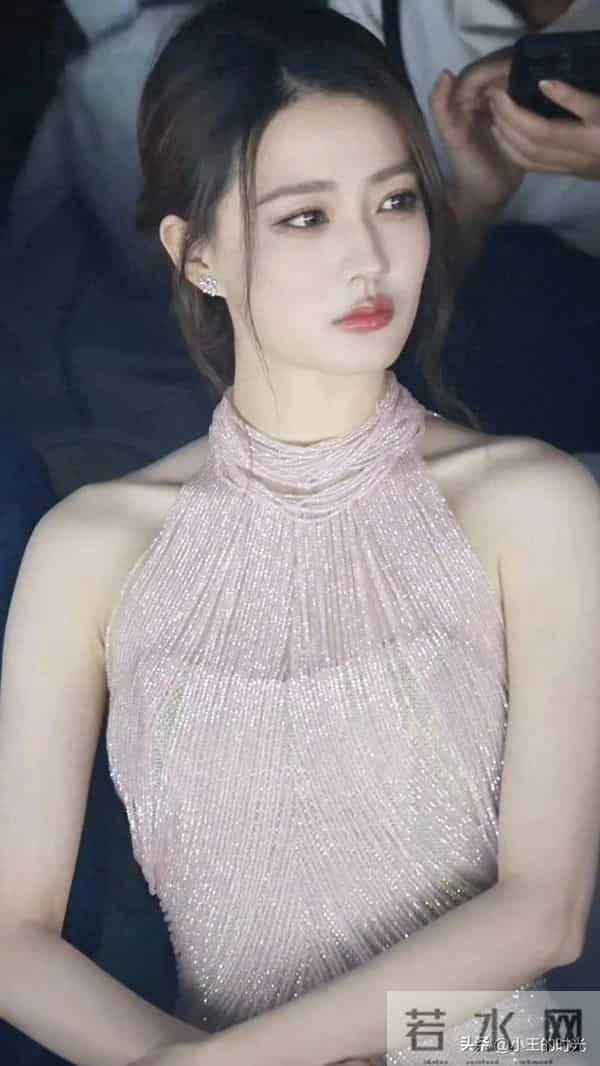 徐璐有阵子没拍戏了!现在提起她,除了颜值热议,就没别的印象了