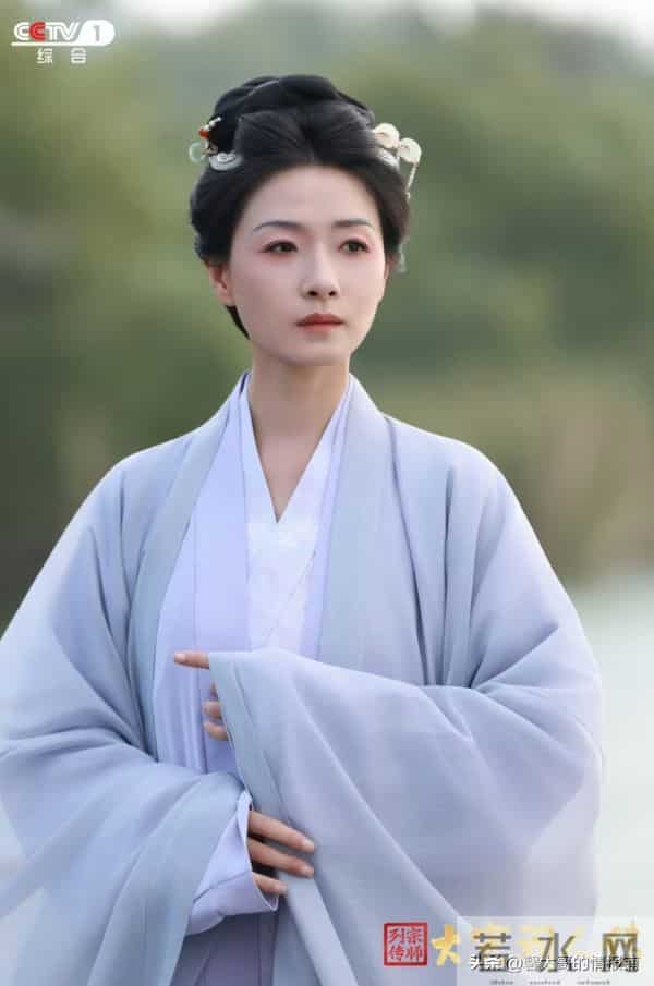 万茜昨晚扮的李清照总觉得差点儿什么,少了点洒脱和不羁。