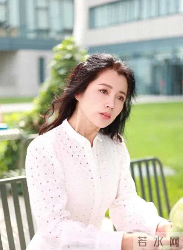 她当了三年特种兵，进入演艺圈后却遭女主耍大牌，43岁仍单身未婚