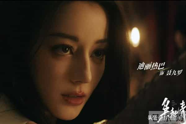 热巴陈星旭《枭起青壤》8.9分+25秒天台吻,影视寒冬狂揽80+广告