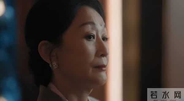 眼神呆滞，面部僵硬，身材干瘪，没白冰的气质，钟汉良也带不动她