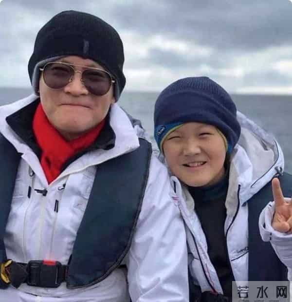 杨志刚儿子可惜了，家里条件给创造的很好，就是自身长相有点差！