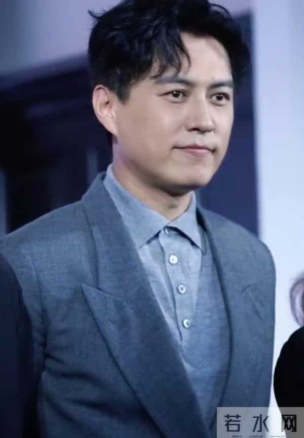 靳东为啥让中年女性疯狂，他满足了女人对理想伴侣的所有幻想