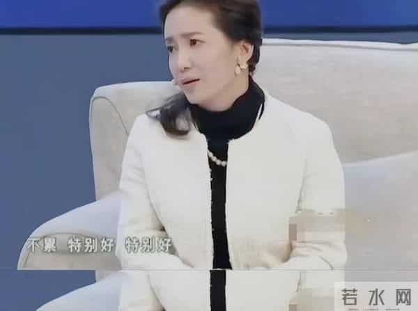 她长得漂亮，演技好，父母却一个瘫痪，一个截肢，丈夫将她宠成宝