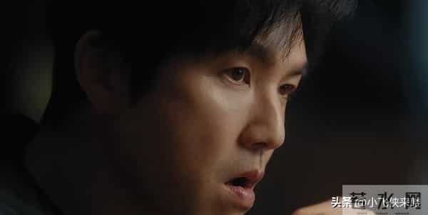 眼神呆滞,面部僵硬,身材干瘪,钟汉良也带不动她