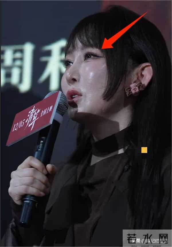 萨萨顶顶现身《清算》首映礼,眼睛好奇怪一直瞪眼,脸白到反光