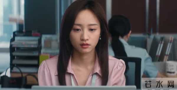 央视剧《即刻上场》首播口碑出炉，观众评价一针见血，又假又装