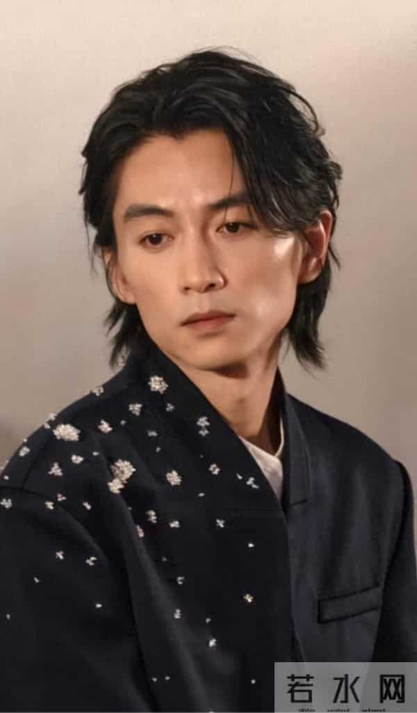 陈晓千万片酬引爆热议。