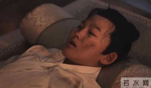 杨志刚儿子可惜了，家里条件给创造的很好，就是自身长相有点差！