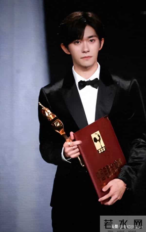 王晶爆料娱乐圈“内幕”，点名易烊千玺金鸡影帝，真相扎心！