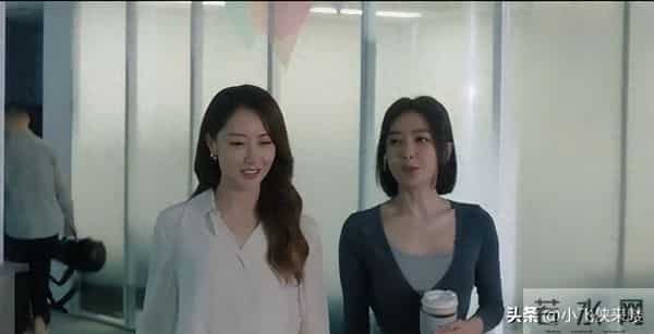 眼神呆滞,面部僵硬,身材干瘪,钟汉良也带不动她