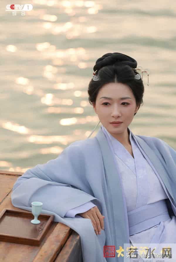 万茜昨晚扮的李清照总觉得差点儿什么,少了点洒脱和不羁。