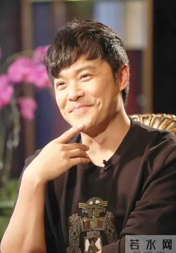 深陷抄袭争议、用妻子灭烟头?比王晶还风流的他,又给内娱丢人了