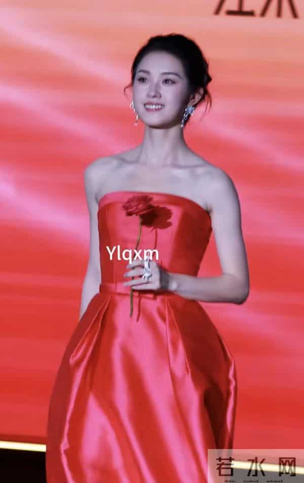 小短剧演员走红毯，又一批亮相，王格格气场十足，余茵鞋底高