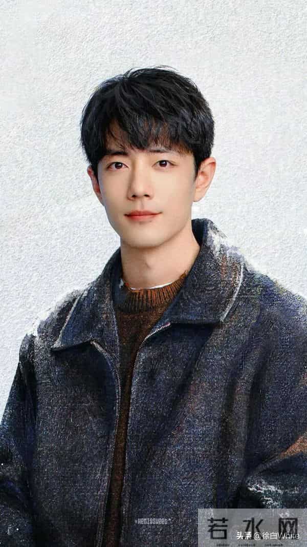 肖战《小城良方》最新路透,被姜妍提着水桶追着打,吓的抱头逃跑