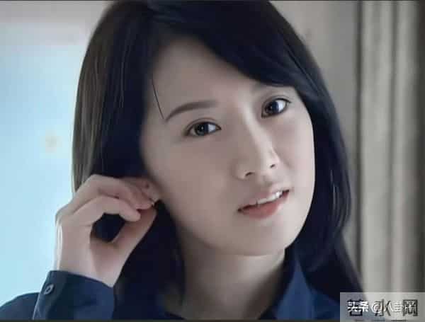 现在看海藻长得真的很绝 薄薄的像白开水一样的长相 导演选角太超前