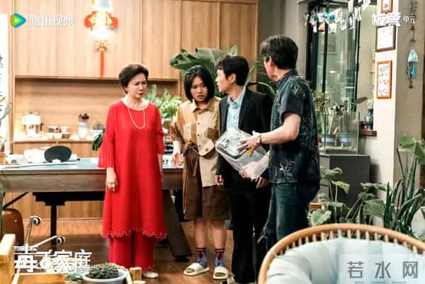 24集轻喜剧《毒舌家庭》开播,散装家庭,毒舌互怼,爆笑不停