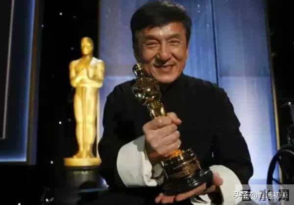 川普亲自喊话!成龙回归《尖峰时刻》,导演丑闻差点让电影凉凉