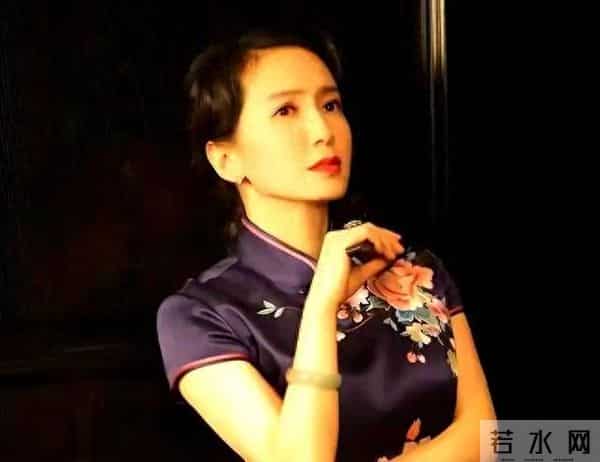 她长得漂亮，演技好，父母却一个瘫痪，一个截肢，丈夫将她宠成宝