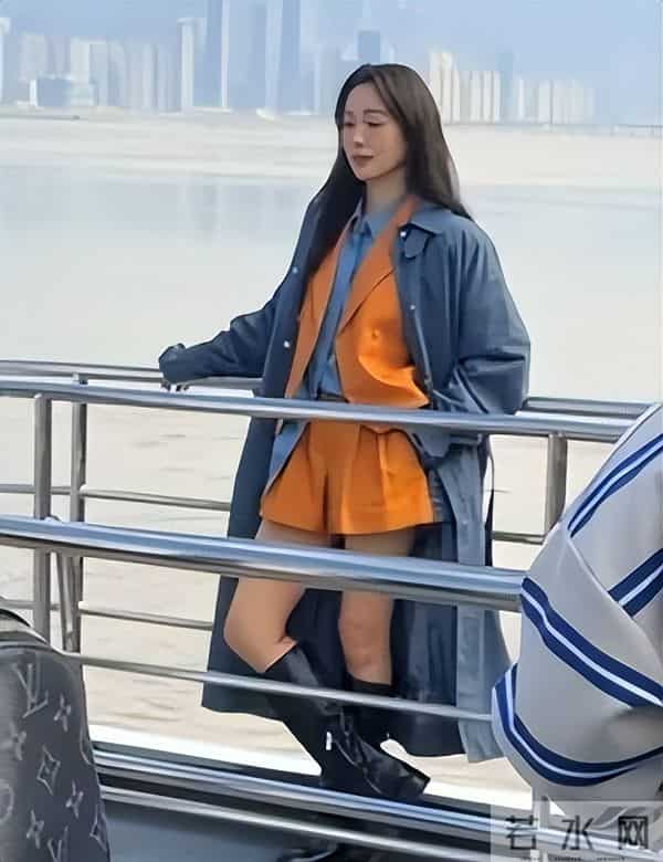 江一燕温州街头被偶遇,穿短裙腿被冻到黑紫,脸馒化到差点认不出