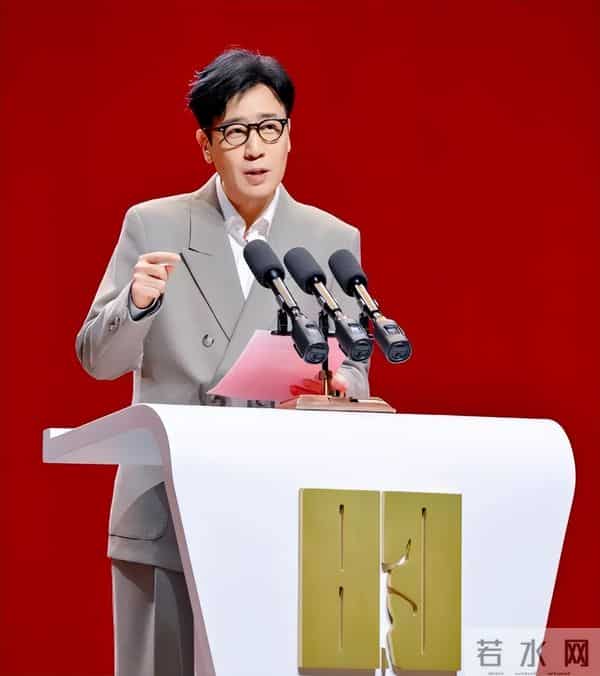 众星云集！于和伟戴眼镜讲话透心热，江疏影变学生 胡歌送这祝福？