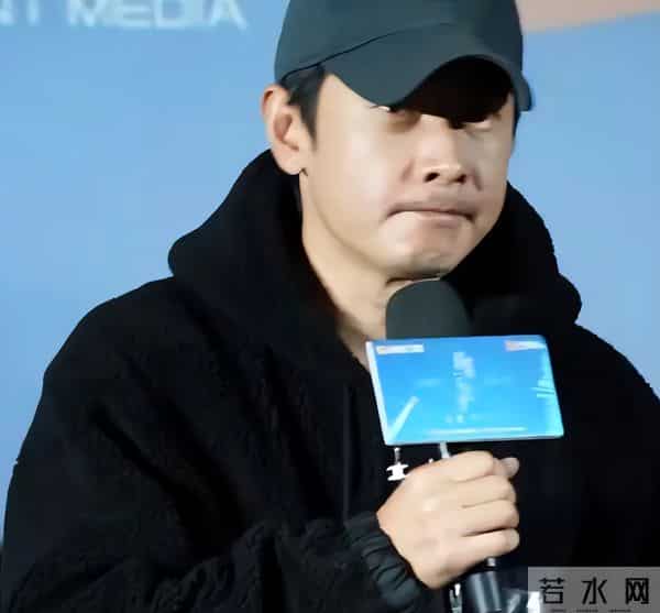 父亲离世13天后，罗晋首露面，胡子拉碴满脸憔悴，唐嫣受无妄之灾