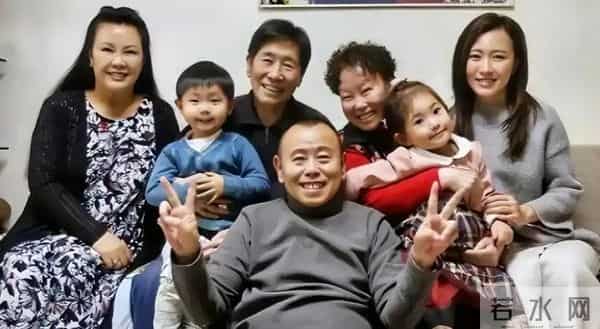 再多钱有什么用？潘长江女儿如今的现状，给所有父母提了个醒