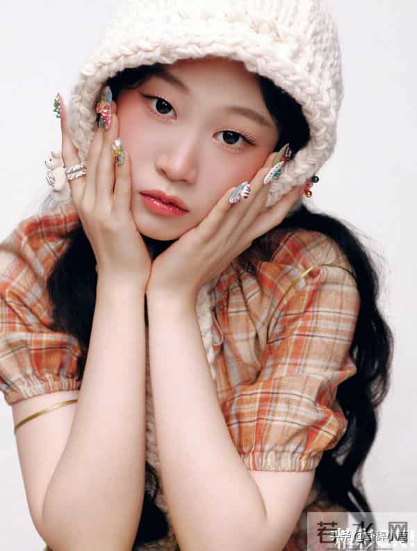 小沈阳女儿沈佳润精彩OK杂志封面,邻家小妹,看着软软的好可爱!