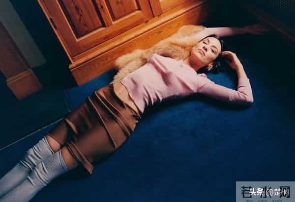 英国超模艾里珊·钟,MiuMiu2025度假系列服饰摄影