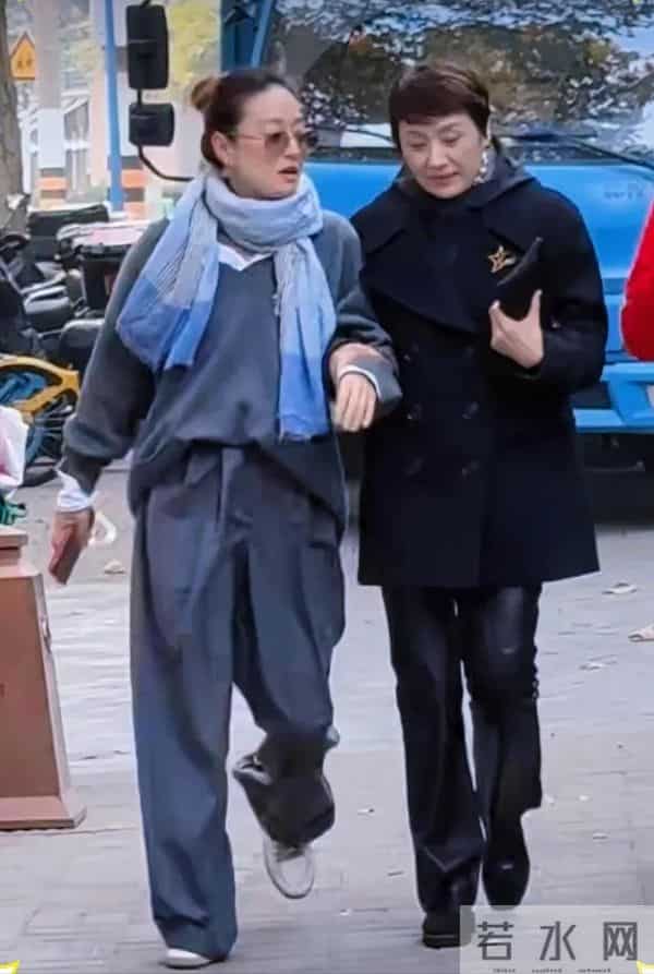 上戏80周年校庆,明星云集!49岁马伊琍状态太好,穿阔腿裤气场强