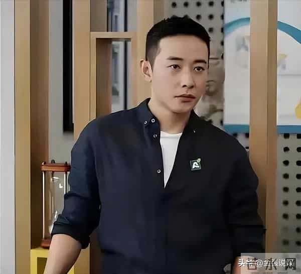 婚变传闻不到半月,罗晋近照曝光形象大变,恶心的一幕却发生了