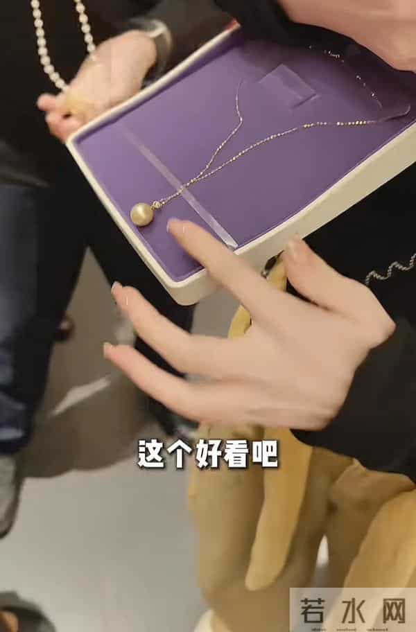 一场生日，演员章龄之被狂赞！暴露了她当儿媳的“情商”！