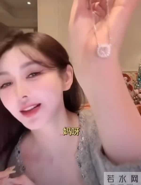 机关算尽太聪明！女儿大哭叶珂不耐烦捂耳朵，黄晓明态度不言而喻