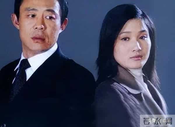 侯勇也没想到，曾被自己抛弃12年的糟糠之妻，今也开始走上坡路了