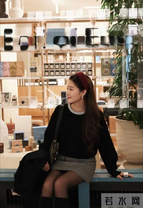 黄轩女友秀恩爱，在一起5年仍很甜，网友：这才是我们想要的嫂子